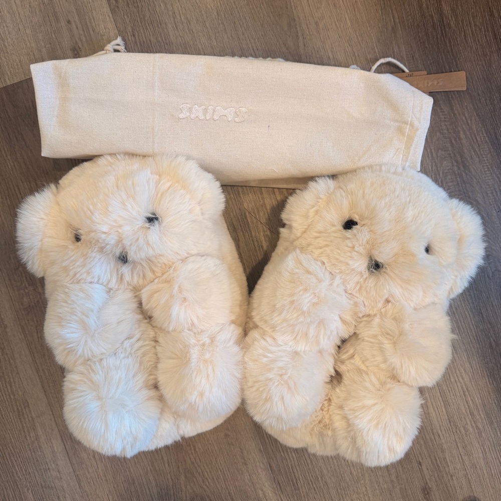 Skims BRAND NEW White Marble Teddy Bear Slippers 8.5